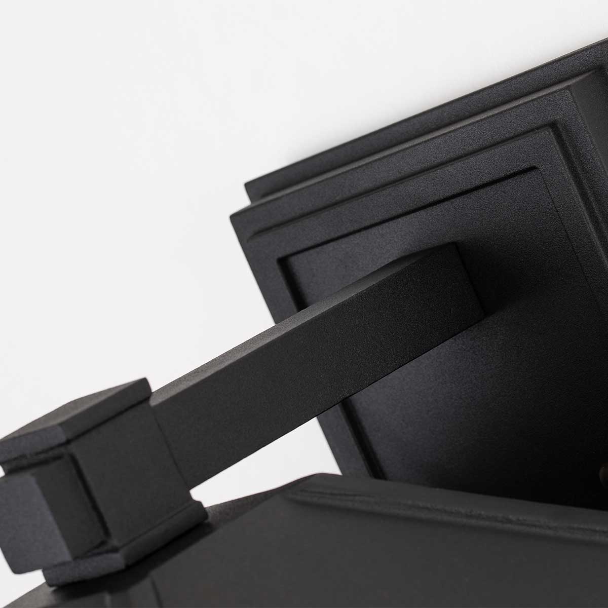 картинка Настенный фонарь Quoizel, Арт. QZ-CEDAR-POINT-L-BK от магазина Одежда+ 3