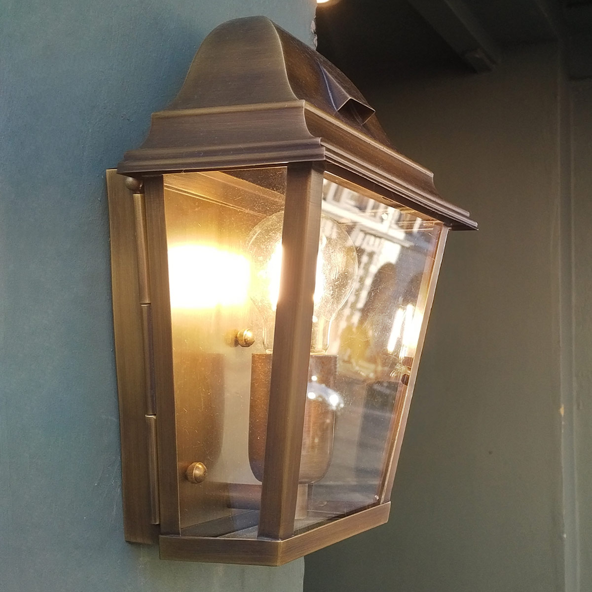 картинка Настенный фонарь Elstead Exterior, Арт. ST-JAMES-BRASS от магазина Одежда+ 6