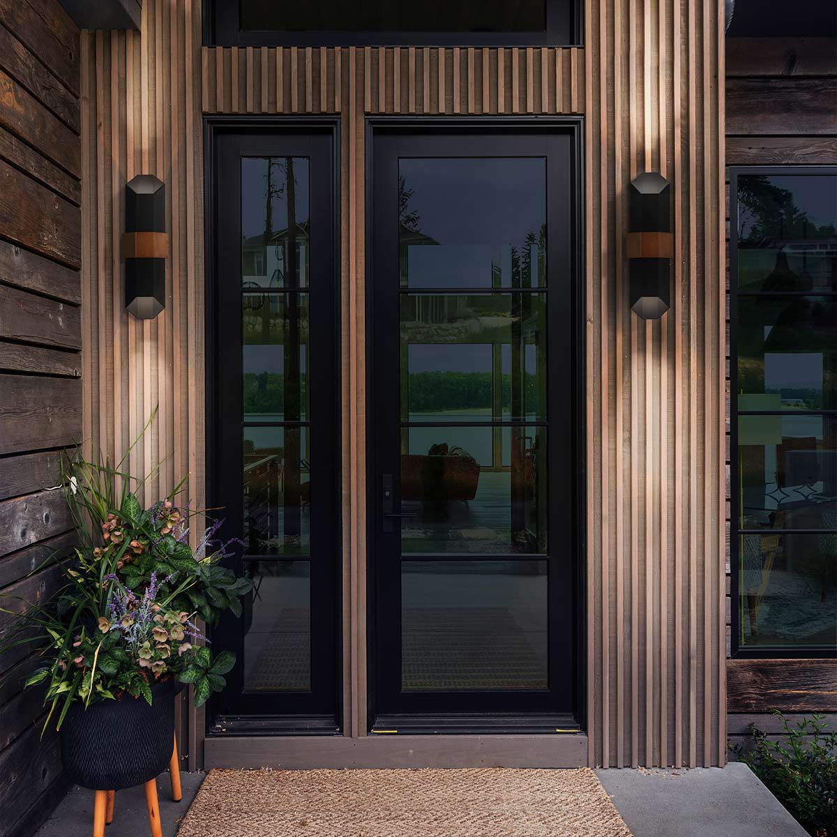 картинка Настенный фонарь Quoizel, Арт. QZ-CHASM-L-BKW от магазина Одежда+ 7